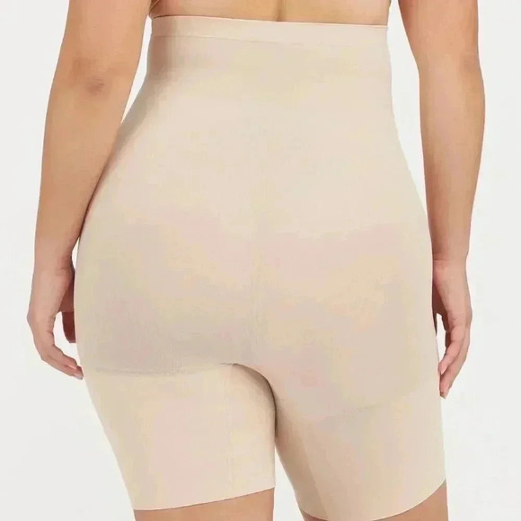 NWOT SPANX Higher Power Short -  S - Picture 3 of 7
